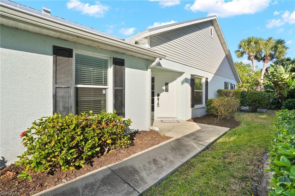 3141 Carriage CIR, NAPLES FL 34105-3