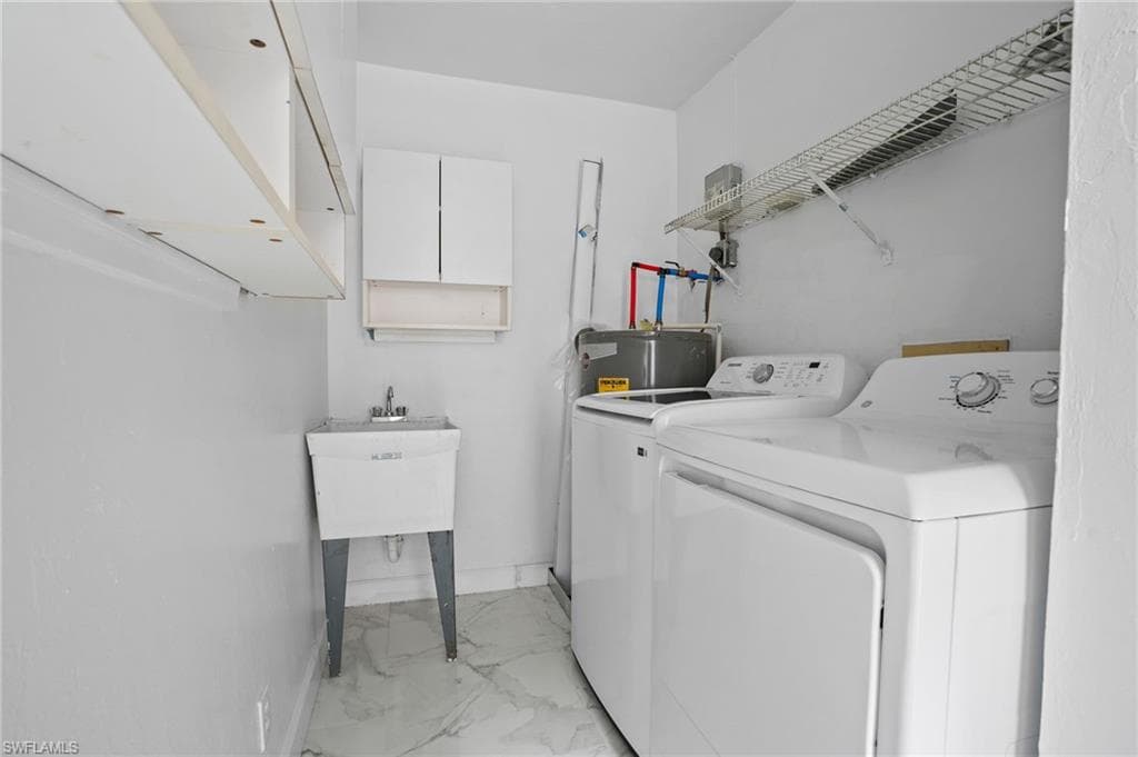 3141 Carriage CIR, NAPLES FL 34105-24