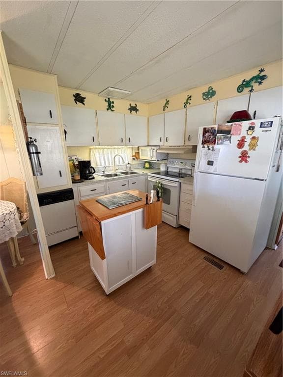 9 Red Poinciana DR, FORT MYERS FL 33908-4