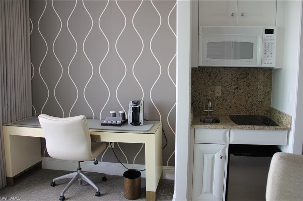 4401 COLLINS AVE, MIAMI BEACH FL 33140-36