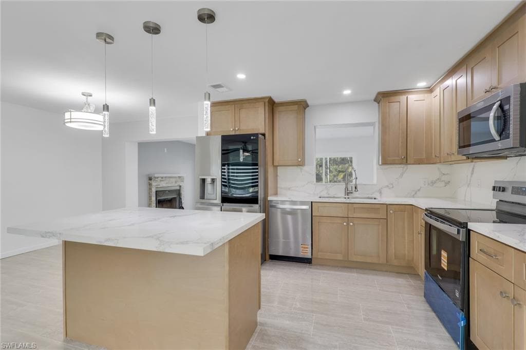 1653 S Fountainhead RD, FORT MYERS FL 33919-7