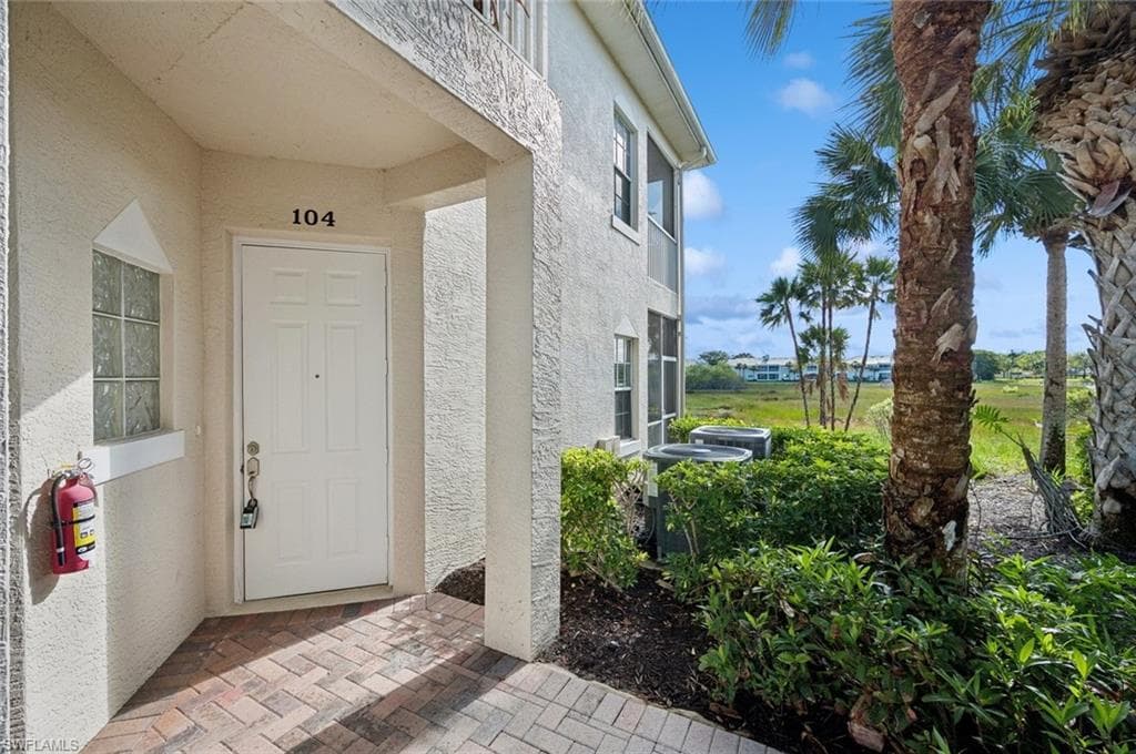 1420 Sweetwater CV # 104, NAPLES FL 34110-1
