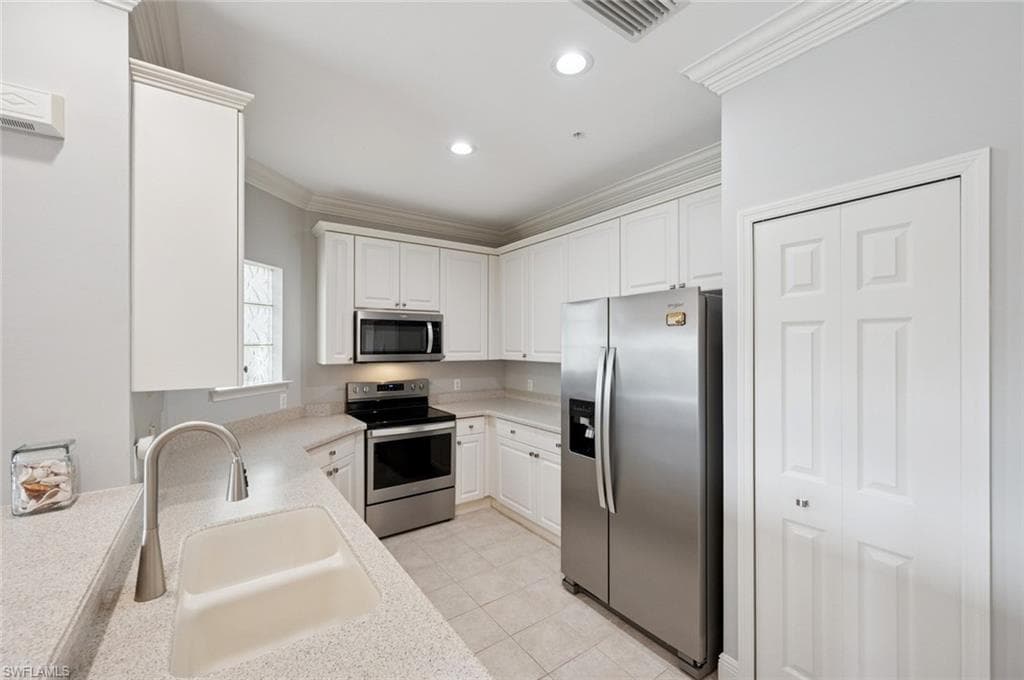 1420 Sweetwater CV # 104, NAPLES FL 34110-9