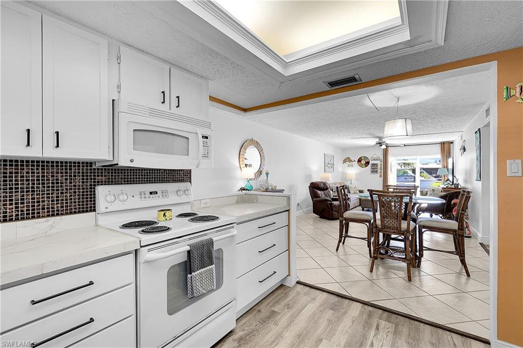 1304 Miramar ST # 103, CAPE CORAL FL 33904-17