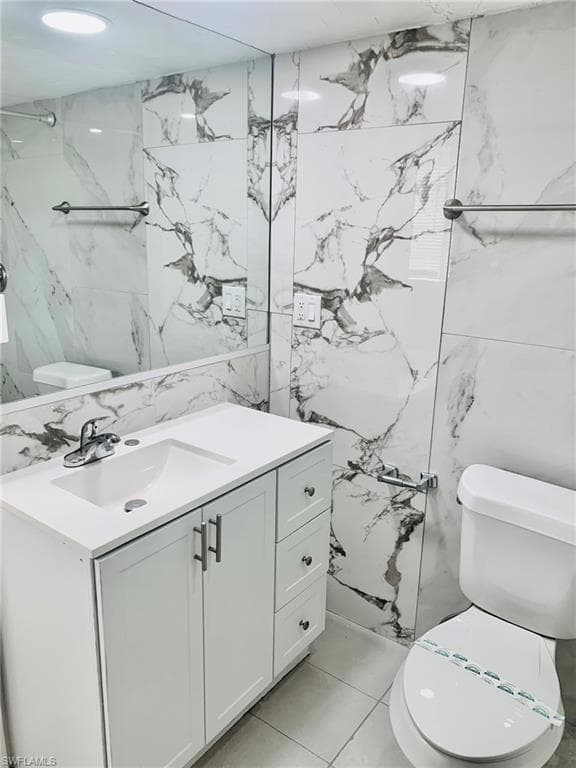 826 Wiggins Pass RD # 214, NAPLES FL 34110-15