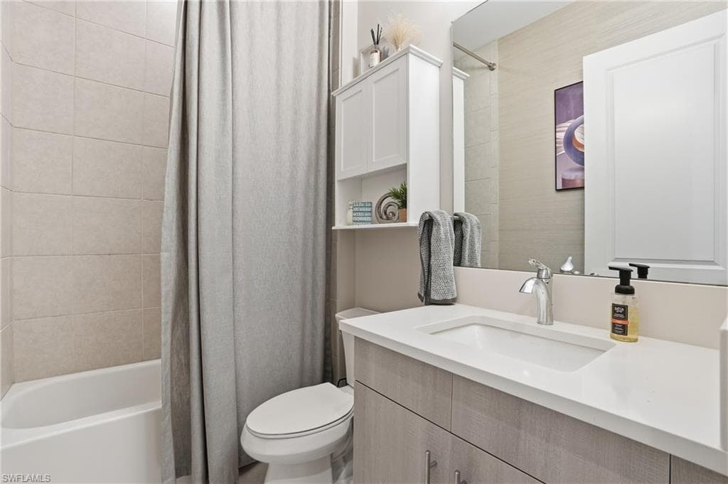 11394 Jacaranda DR, NAPLES FL 34120-25