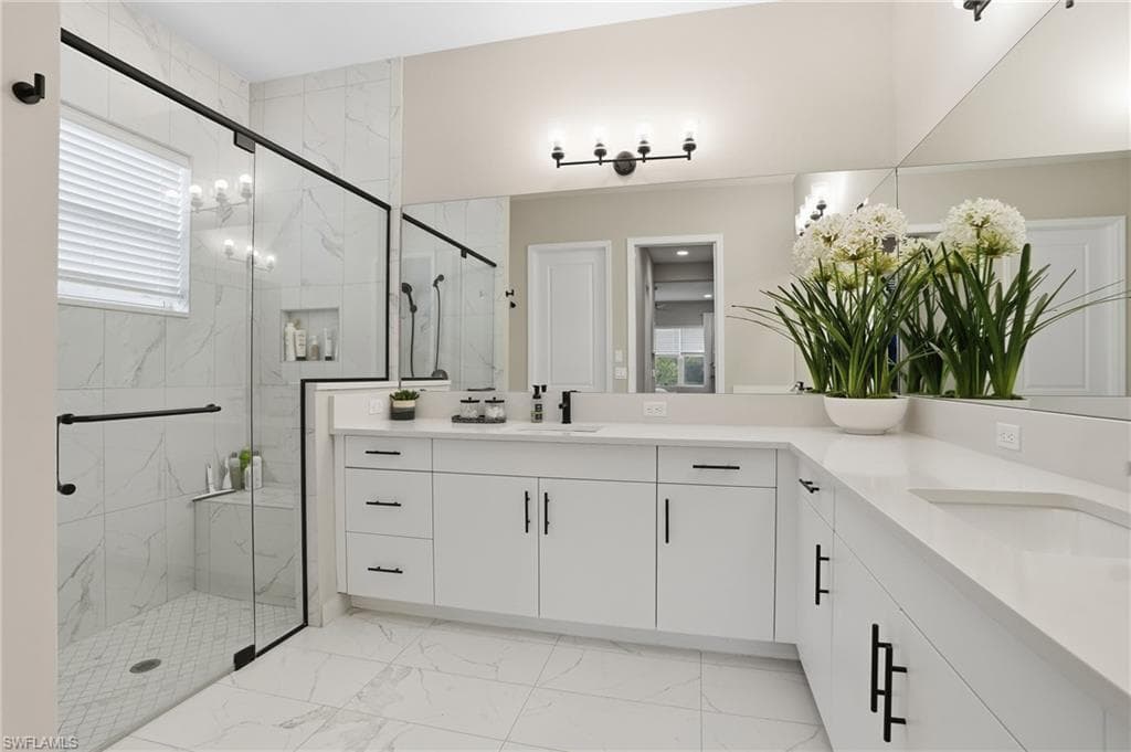 11394 Jacaranda DR, NAPLES FL 34120-19