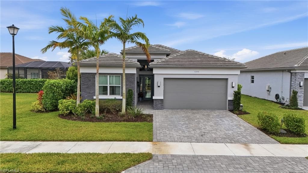 11394 Jacaranda DR, NAPLES FL 34120-30