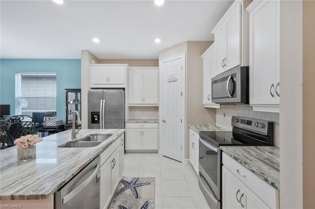 836 Heather Lake AVE, CAPE CORAL FL 33993-5