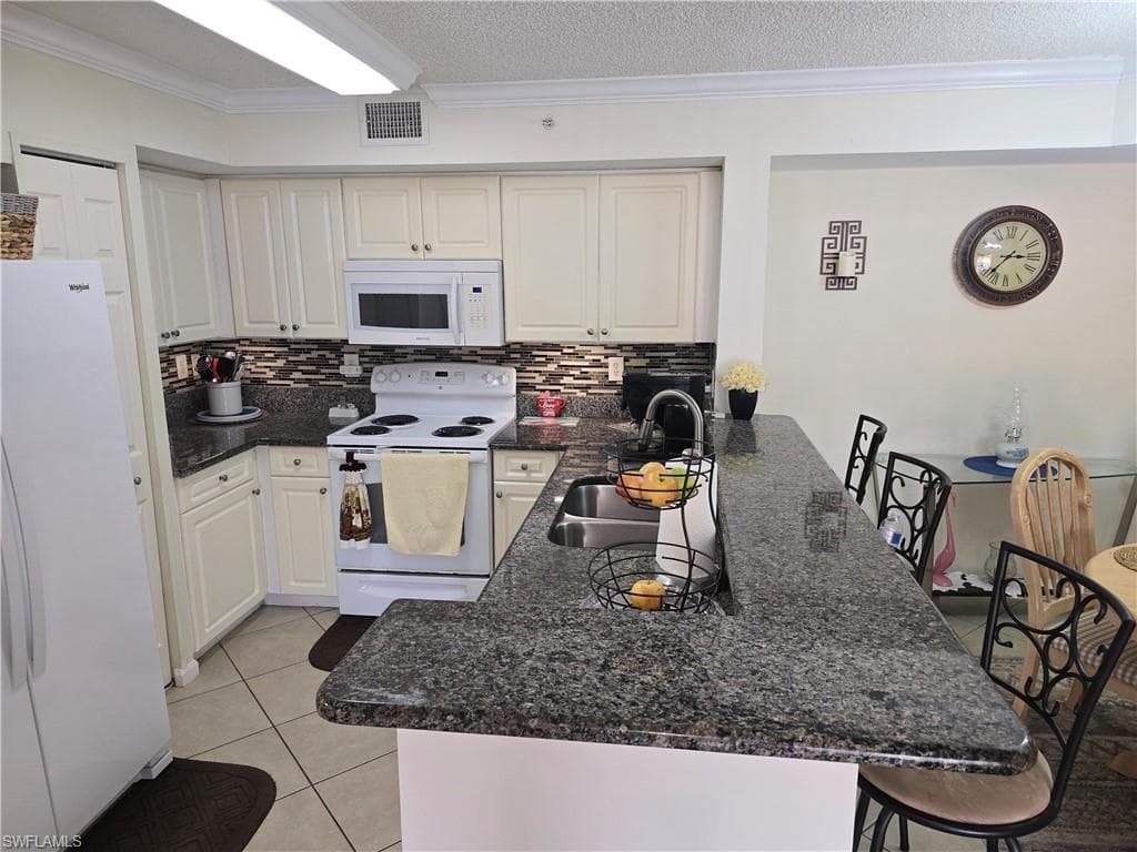 1210 Wildwood Lakes BLVD # 203, NAPLES FL 34104-22