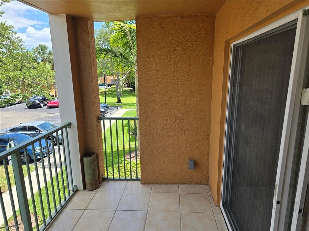 1210 Wildwood Lakes BLVD # 203, NAPLES FL 34104-29