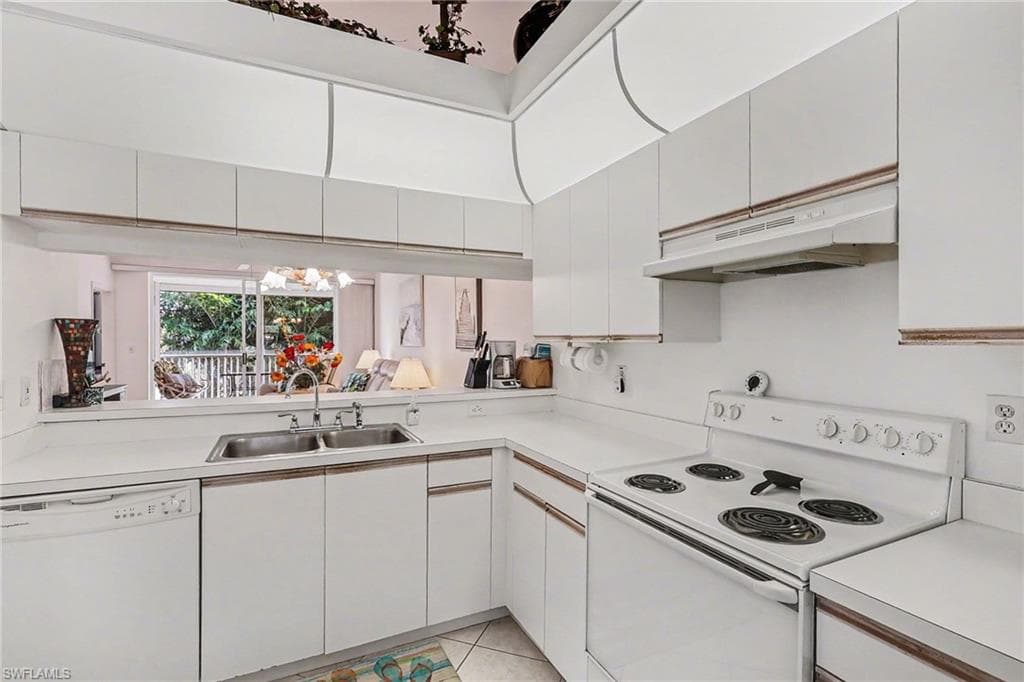 326 Bradstrom CIR # 201F, NAPLES FL 34113-11