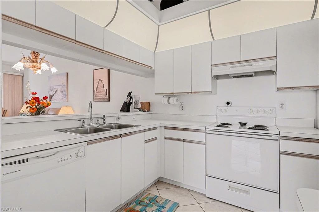326 Bradstrom CIR # 201F, NAPLES FL 34113-9