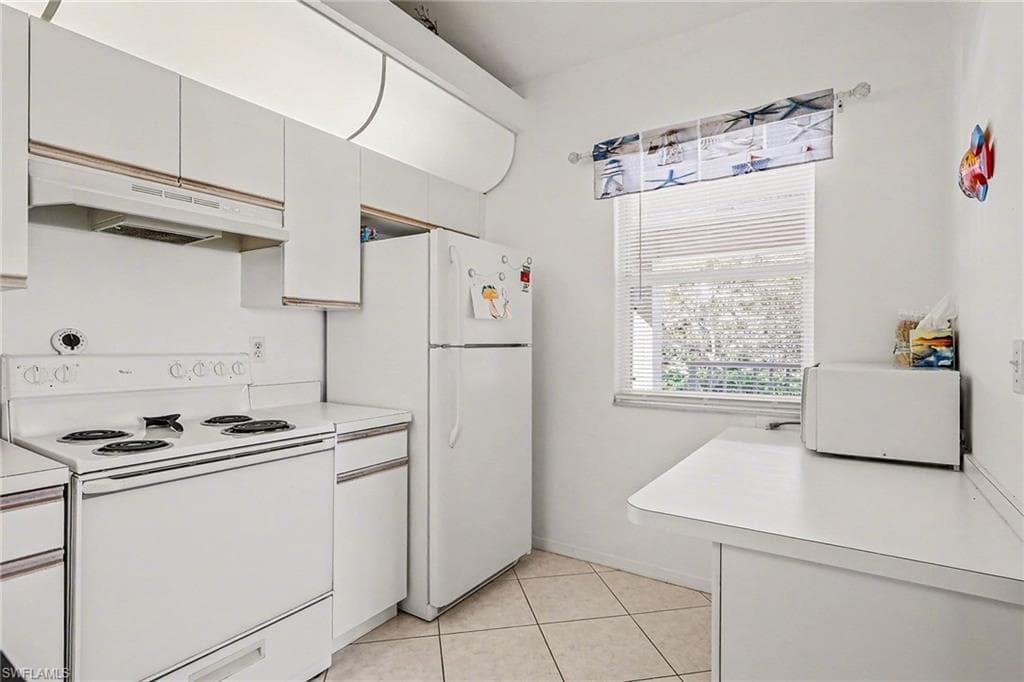 326 Bradstrom CIR # 201F, NAPLES FL 34113-10