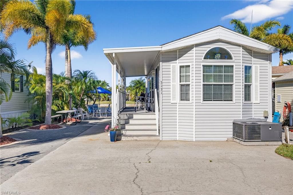 3131 Crystal Lake DR, NAPLES FL 34120-1