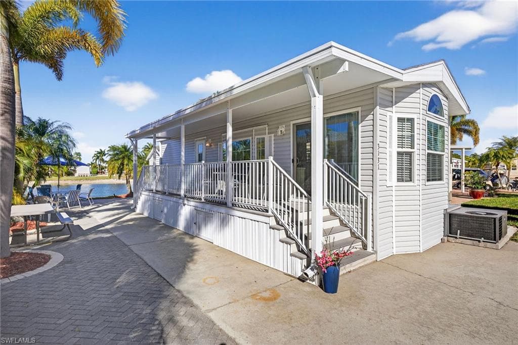 3131 Crystal Lake DR, NAPLES FL 34120-2