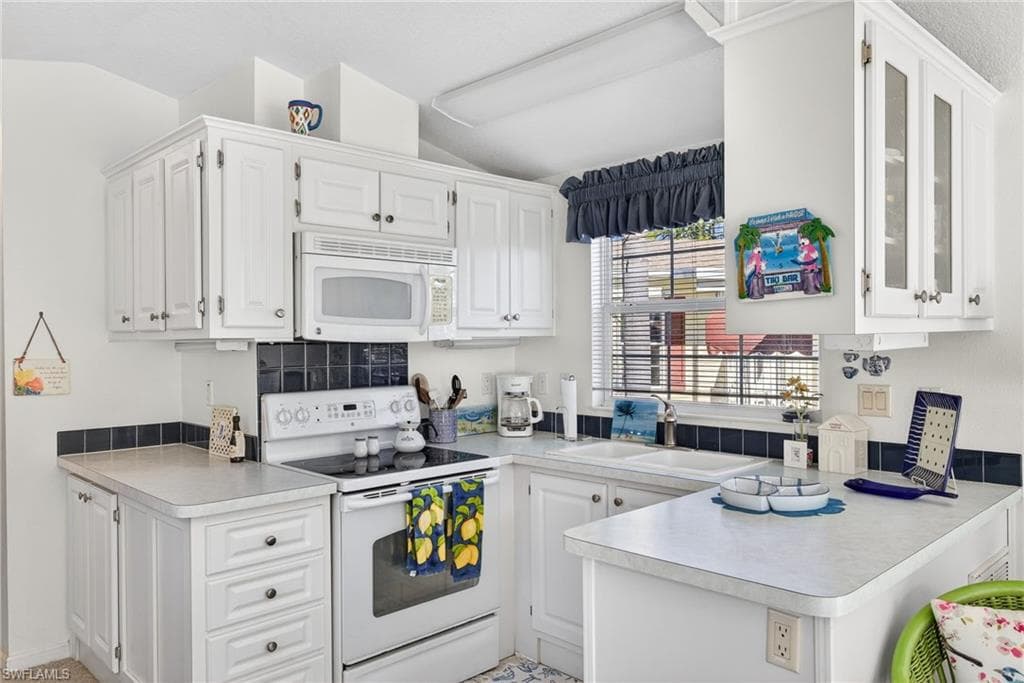 3131 Crystal Lake DR, NAPLES FL 34120-9