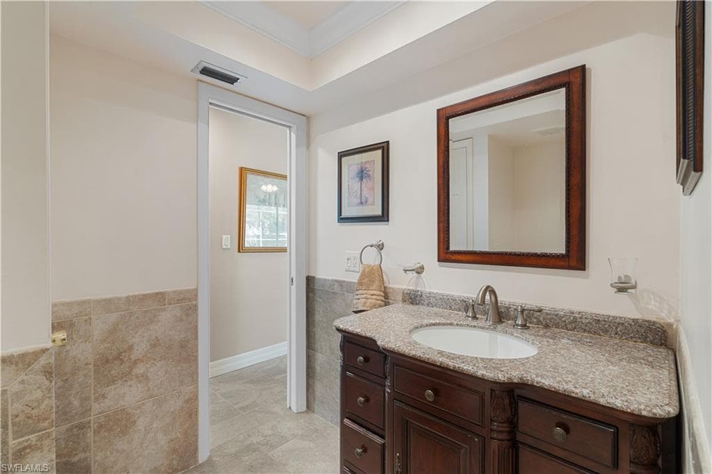 1011 S Town And River DR, FORT MYERS FL 33919-28