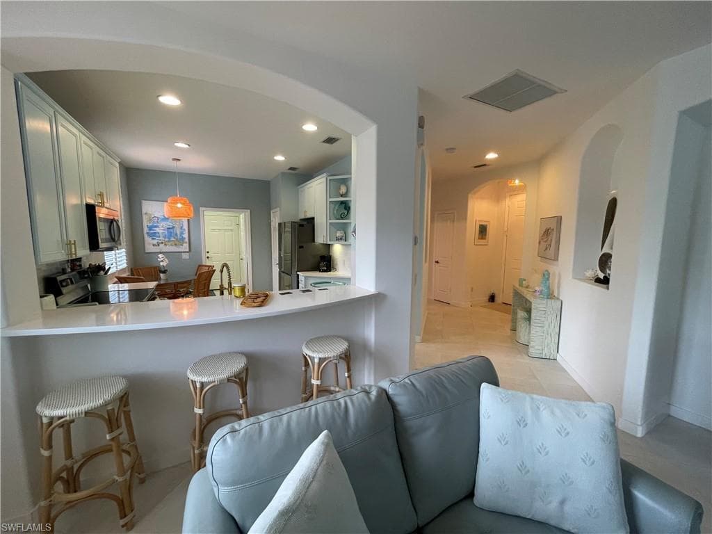 10640 Camarelle CIR-6