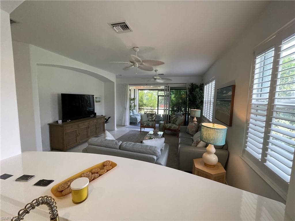 10640 Camarelle CIR-27