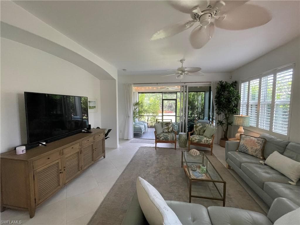 10640 Camarelle CIR-9