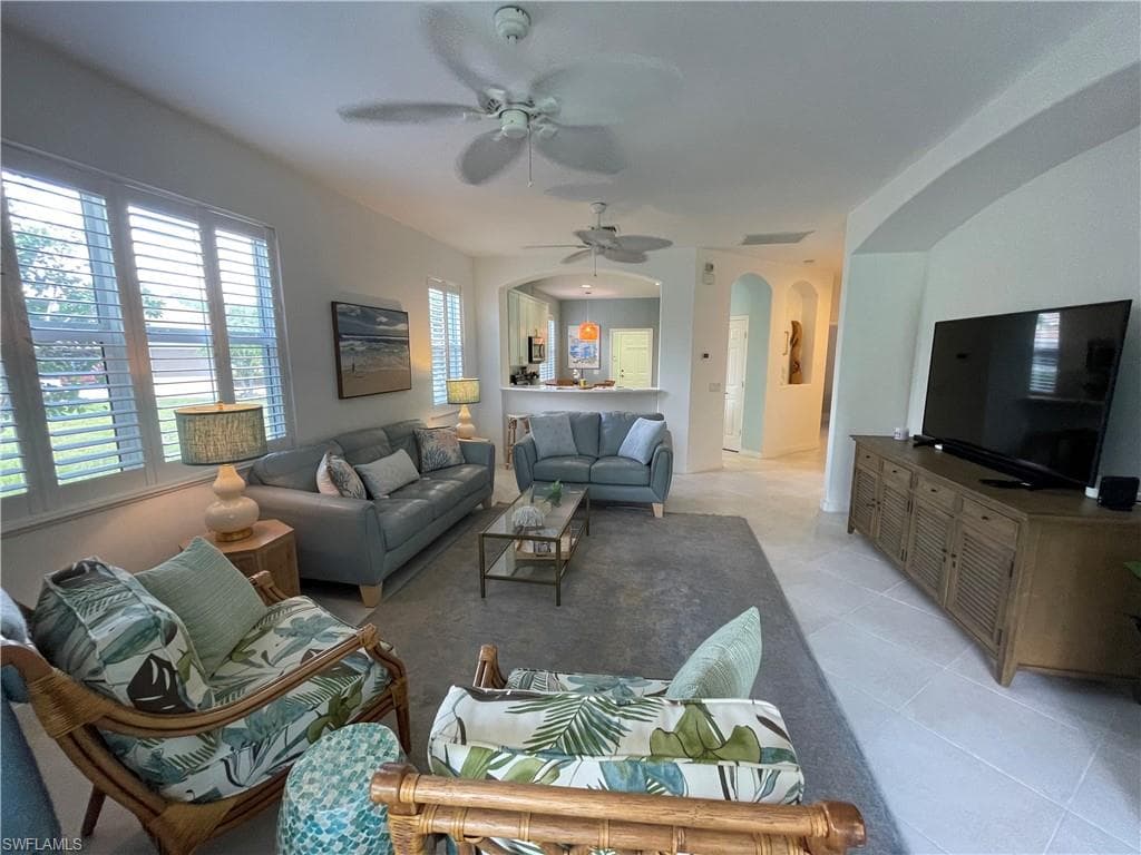 10640 Camarelle CIR-17
