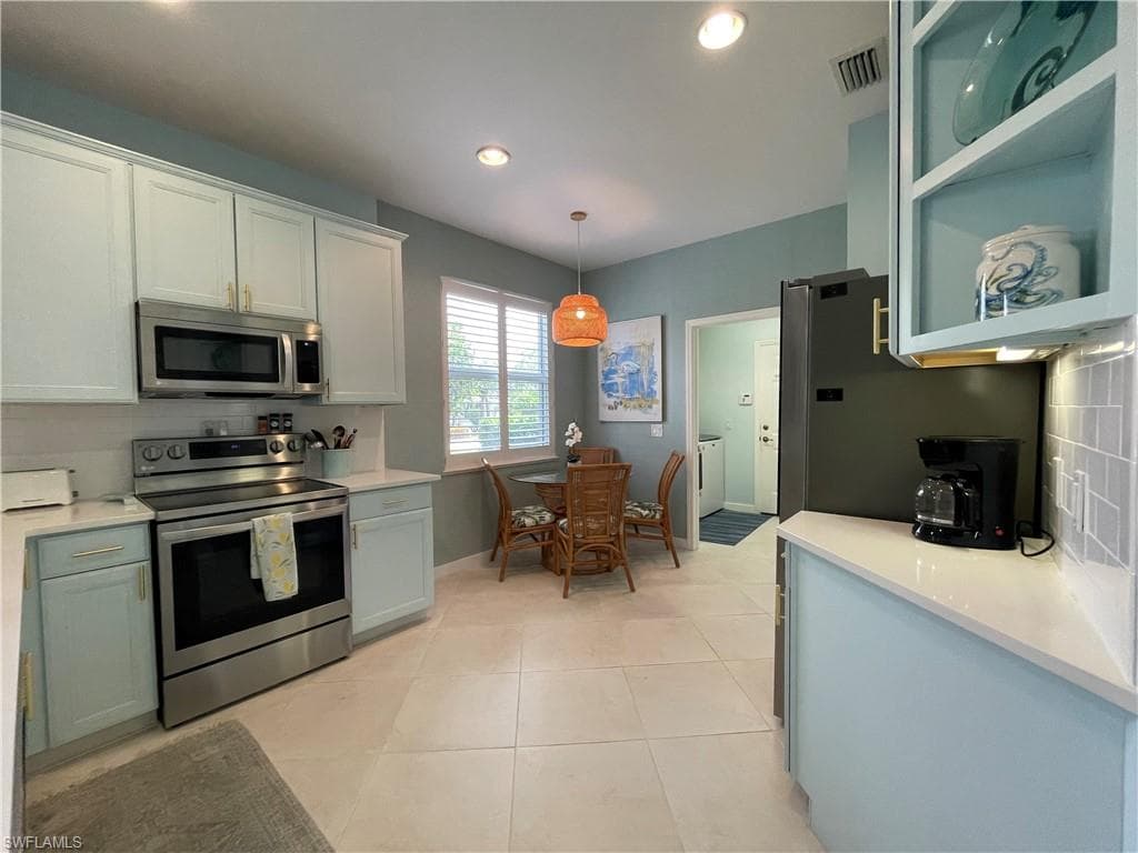 10640 Camarelle CIR-18