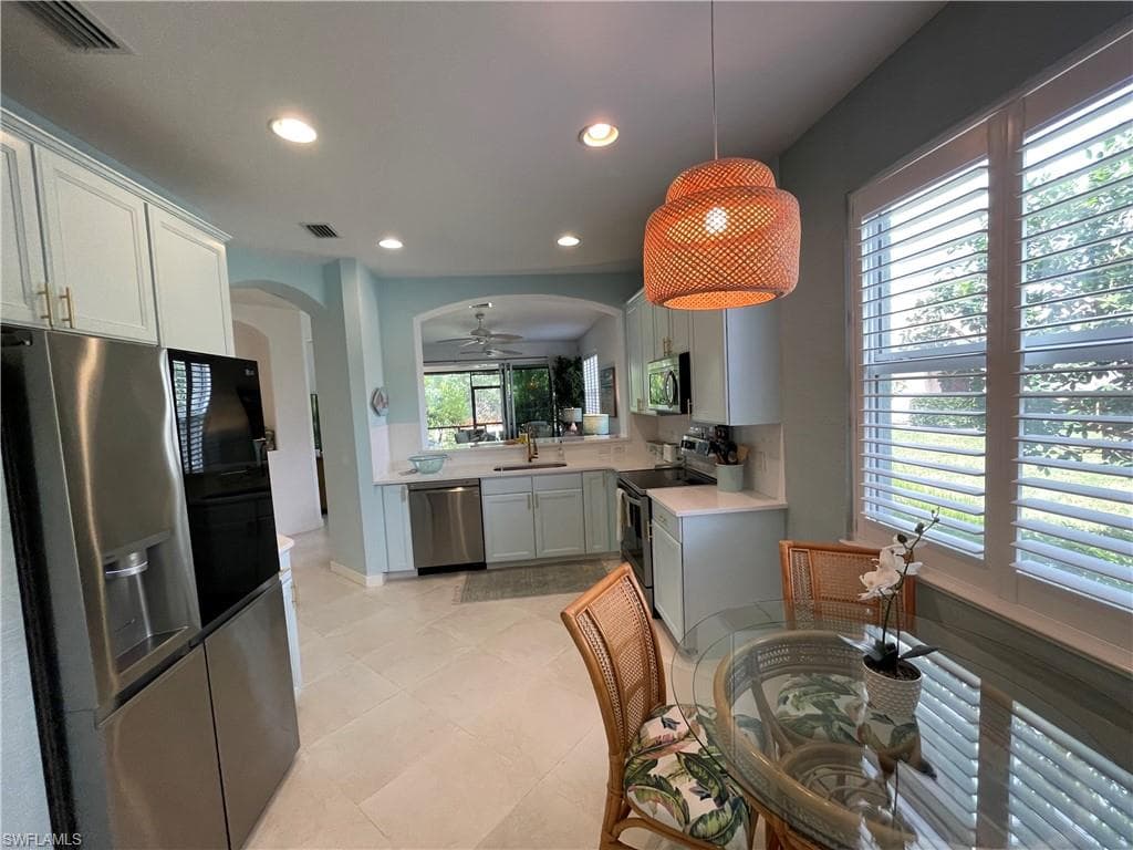 10640 Camarelle CIR-20