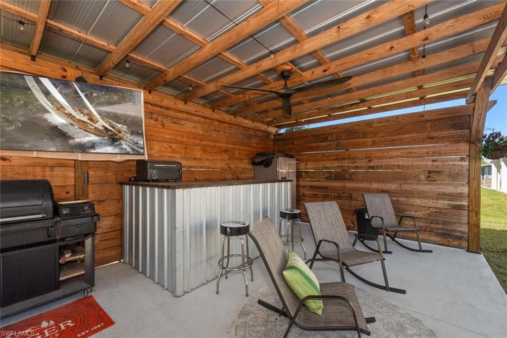 6139 Hendley CT, FORT MYERS FL 33905-25