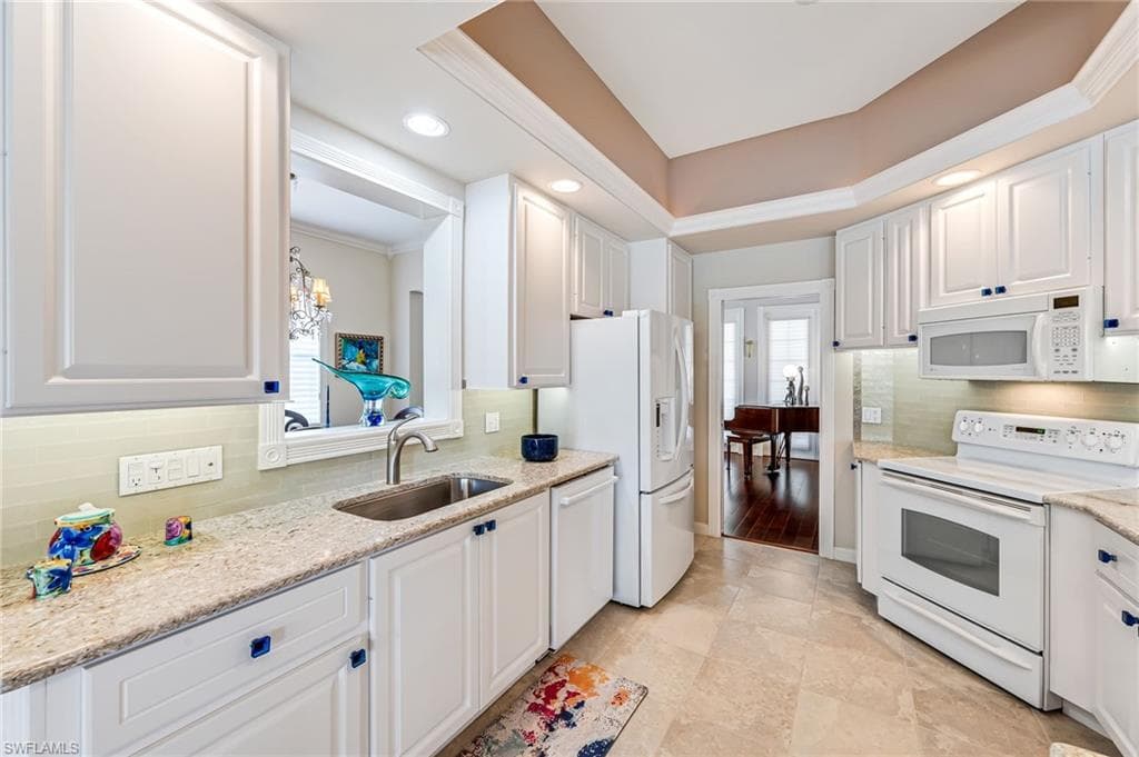 7013 Leopardi CT, NAPLES FL 34114-16