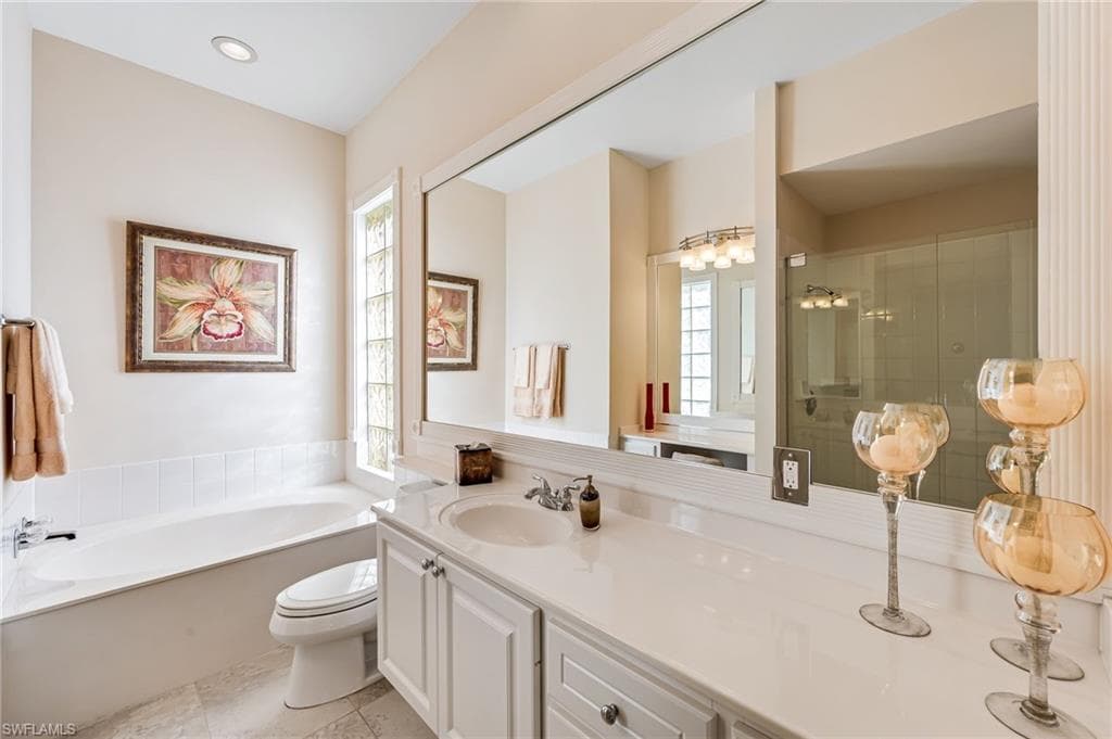 7013 Leopardi CT, NAPLES FL 34114-27