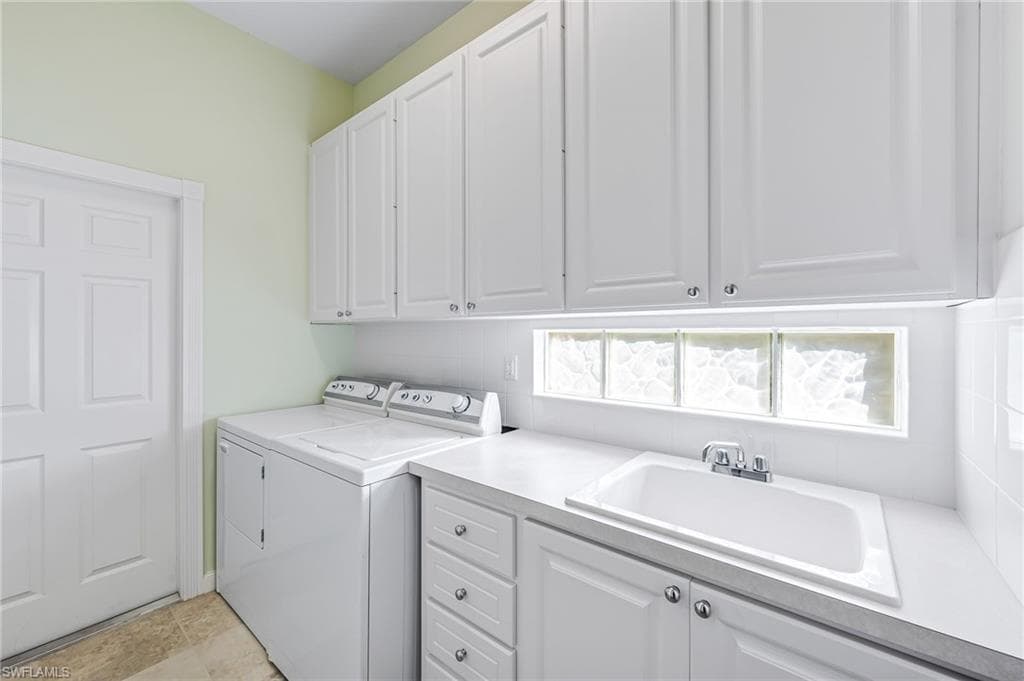 7013 Leopardi CT, NAPLES FL 34114-37