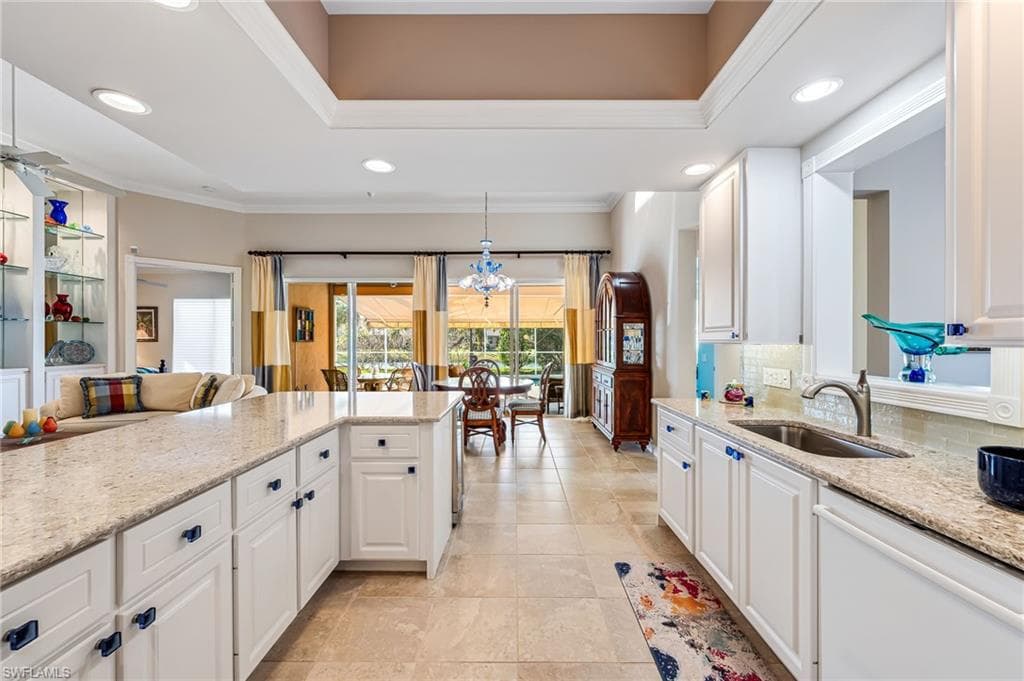 7013 Leopardi CT, NAPLES FL 34114-17