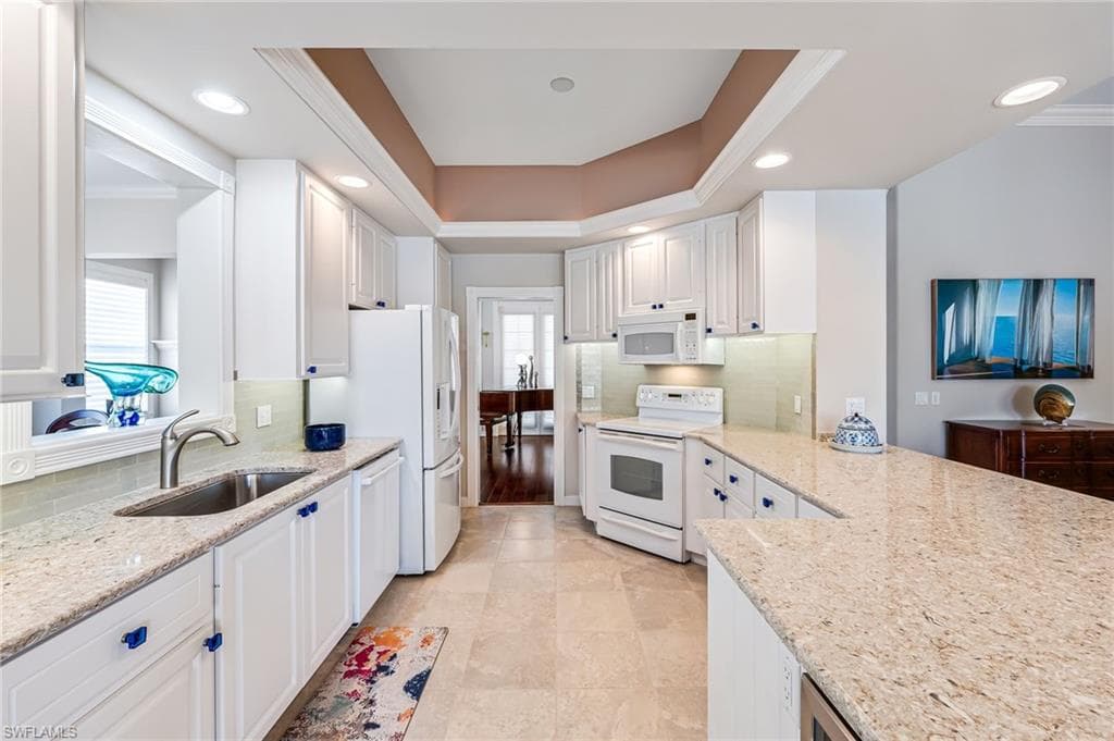 7013 Leopardi CT, NAPLES FL 34114-14