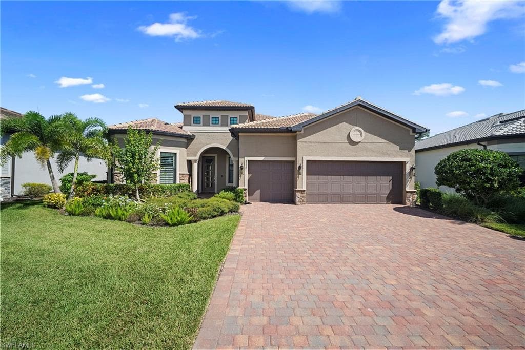 9774 Everglades DR, NAPLES FL 34120-1