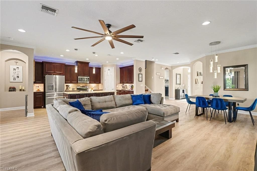 2705 Lambay CT-2