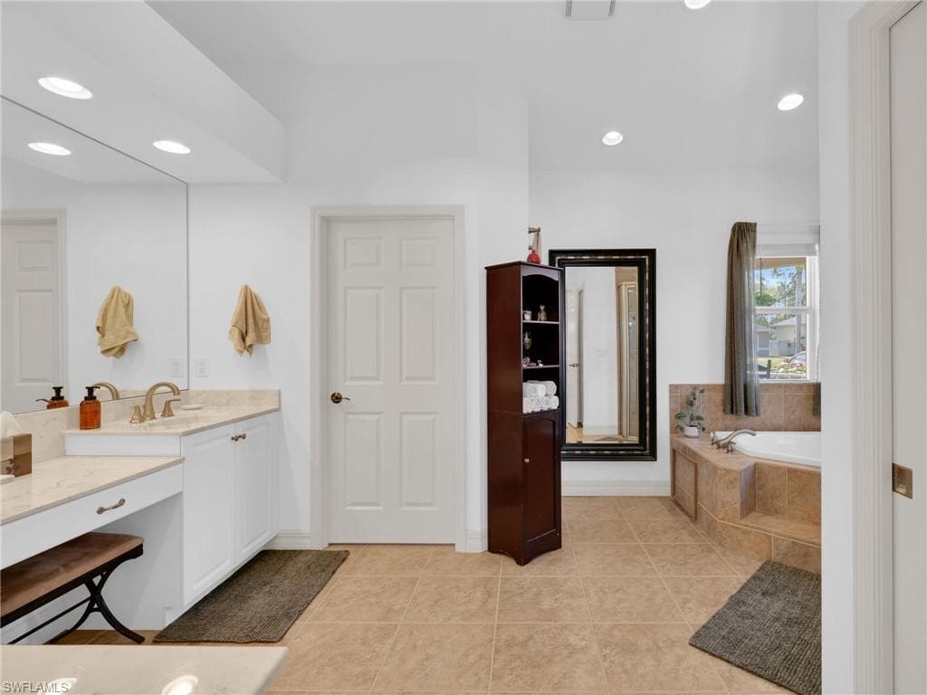 10611 Ankeny LN, BONITA SPRINGS FL 34135-18