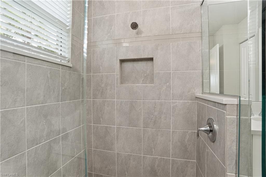 28400 Halton LN, BONITA SPRINGS FL 34135-23