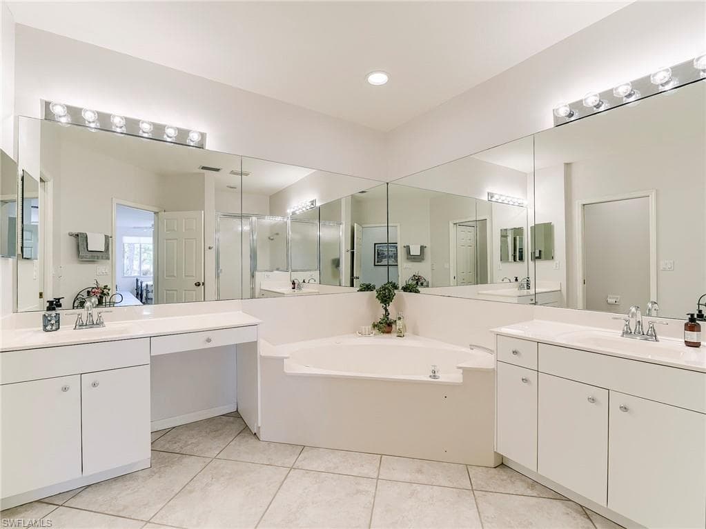 8461 Southbridge DR # 4, ESTERO FL 33967-22