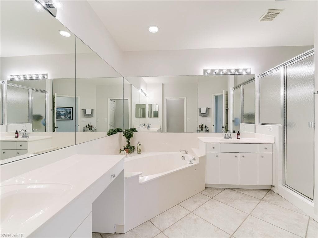 8461 Southbridge DR # 4, ESTERO FL 33967-23