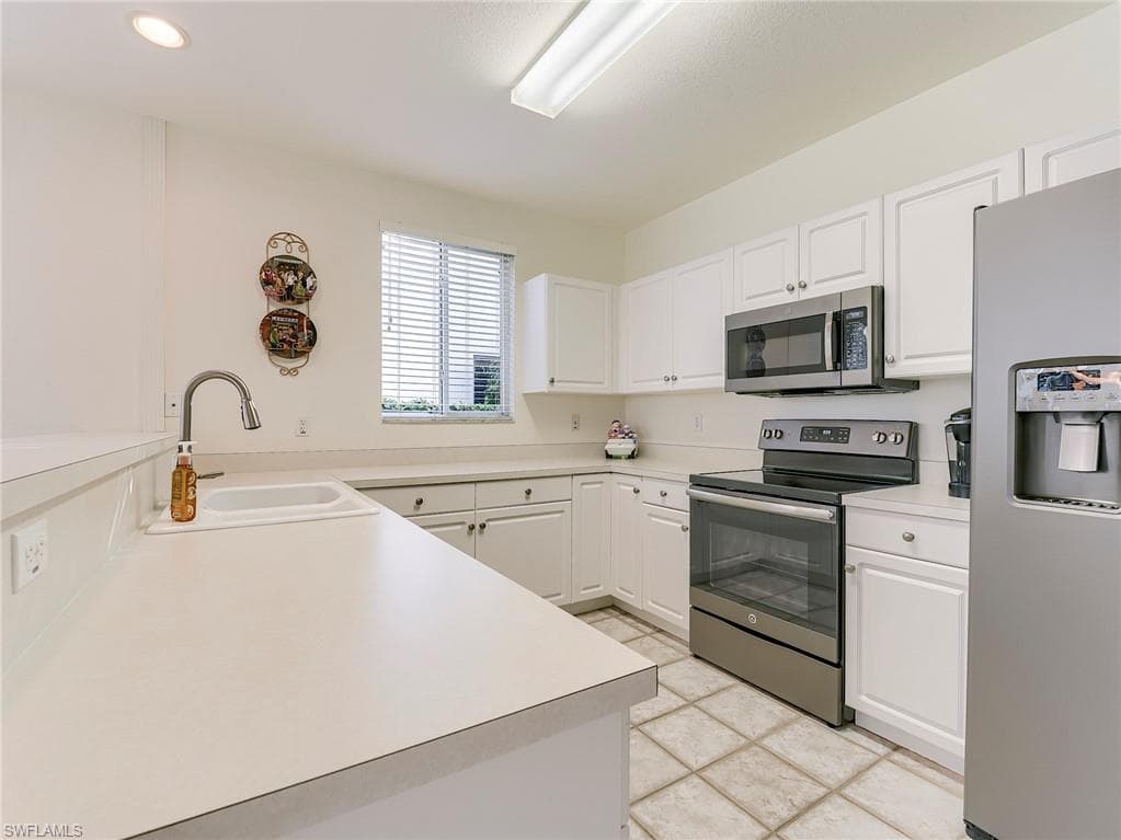 8461 Southbridge DR # 4, ESTERO FL 33967-13