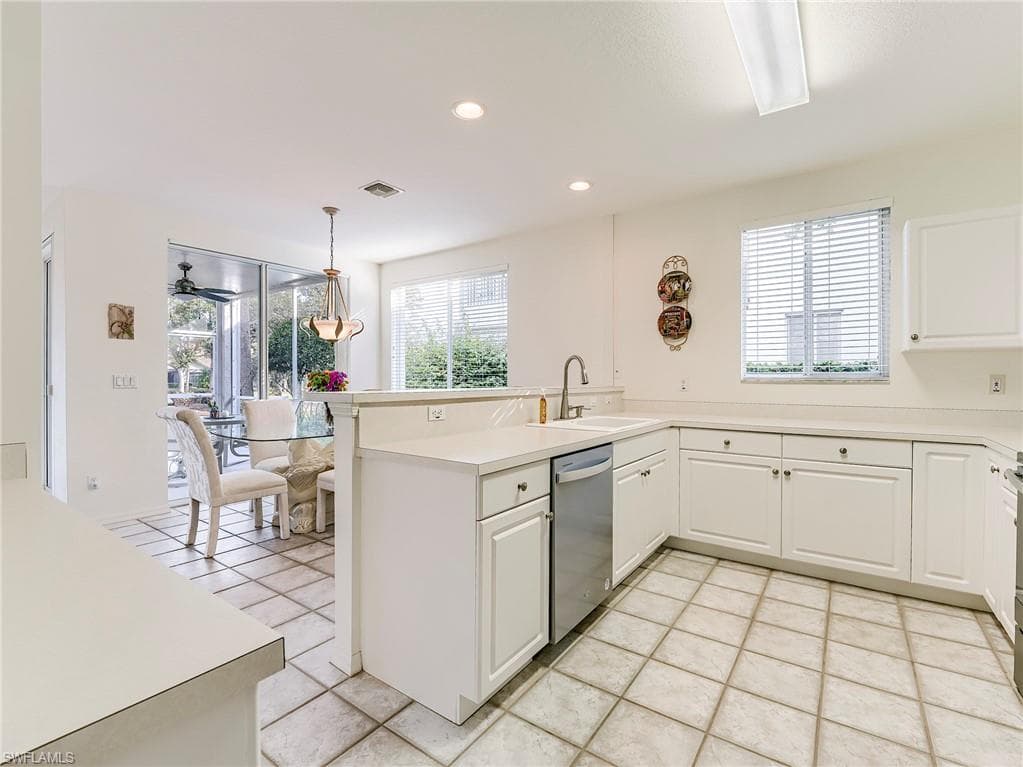 8461 Southbridge DR # 4, ESTERO FL 33967-14