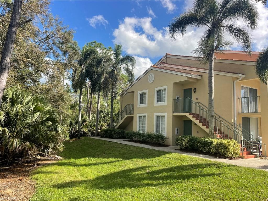 1260 Wildwood Lakes BLVD # 201, NAPLES FL 34104-1