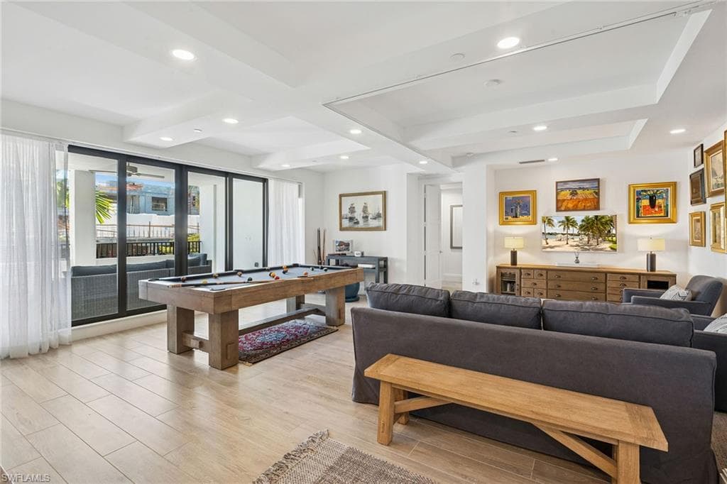 1135 3rd AVE S # 119, NAPLES FL 34102-31