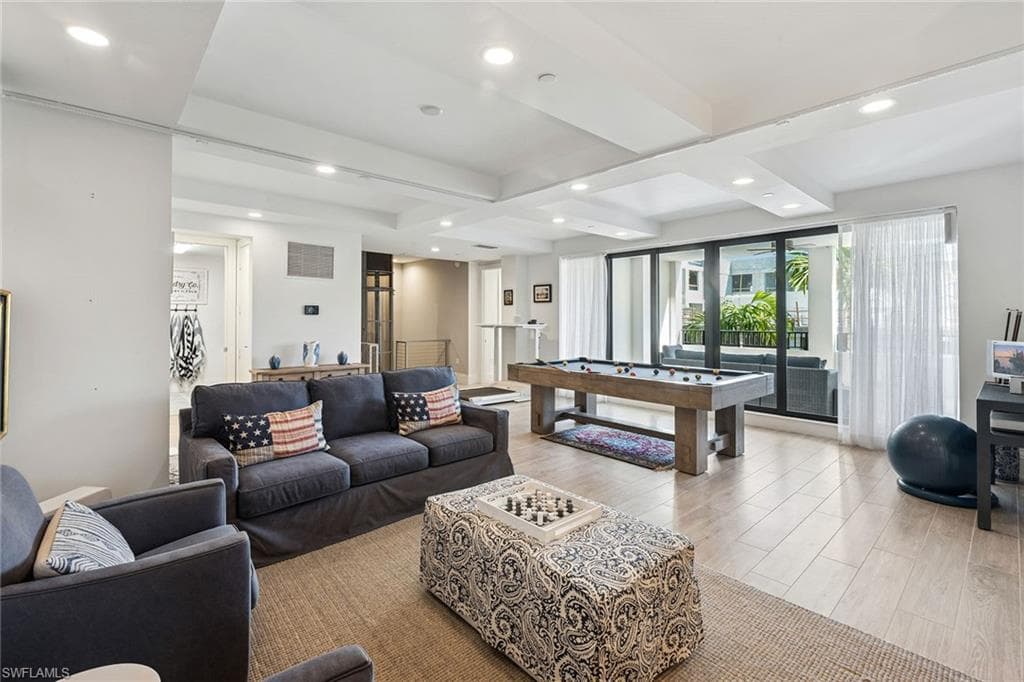 1135 3rd AVE S # 119, NAPLES FL 34102-33