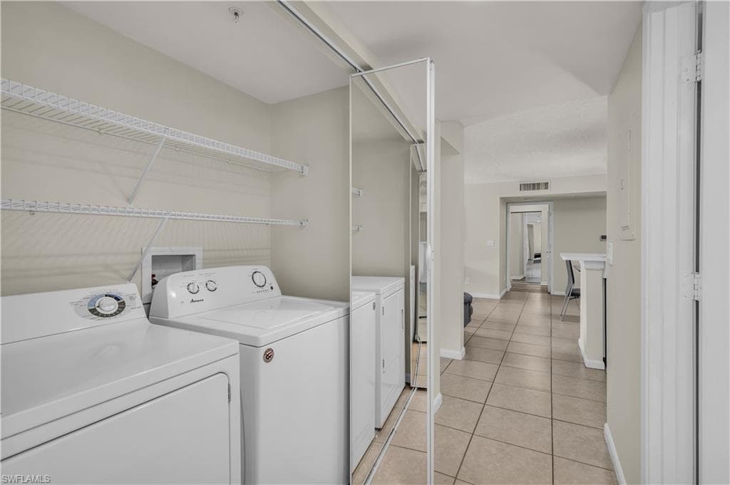 1230 Wildwood Lakes BLVD # 105, NAPLES FL 34104-11