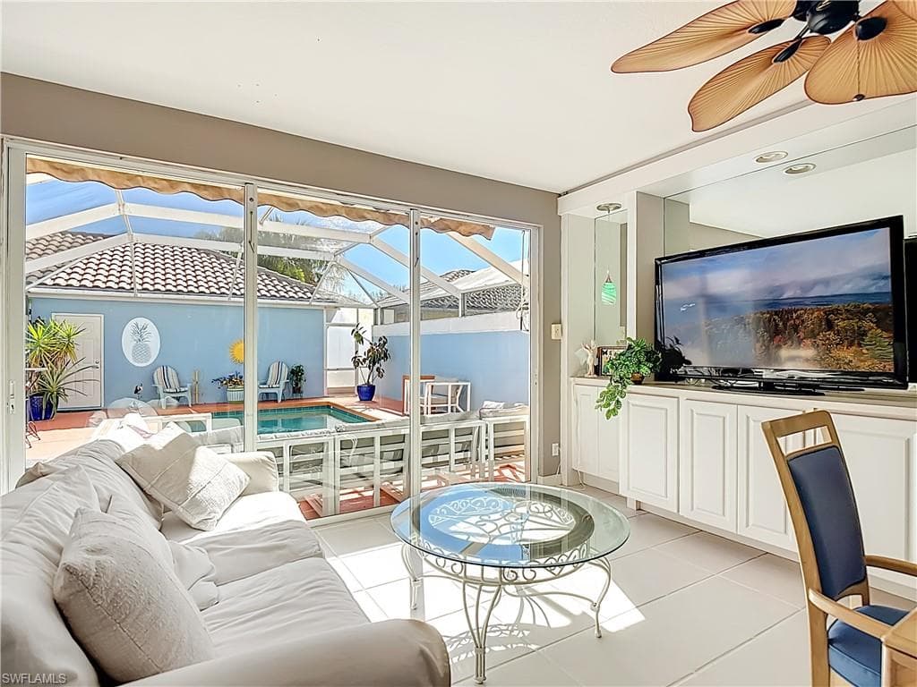 6186 Towncenter CIR-16