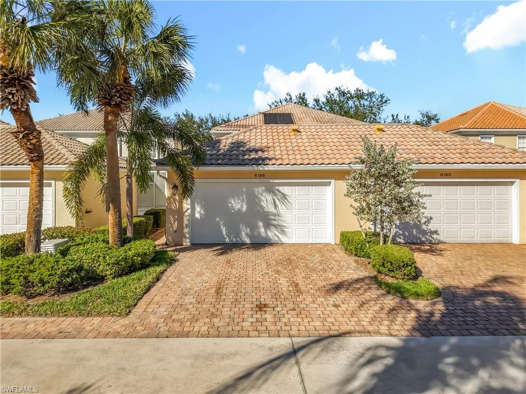 6186 Towncenter CIR-40