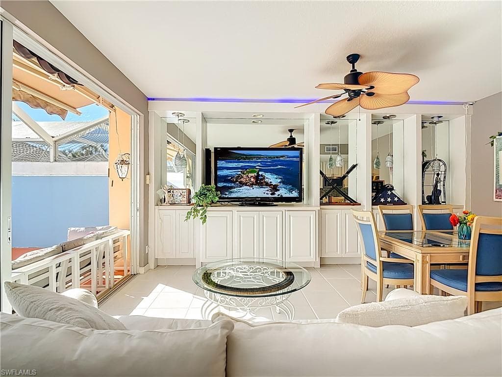 6186 Towncenter CIR-17