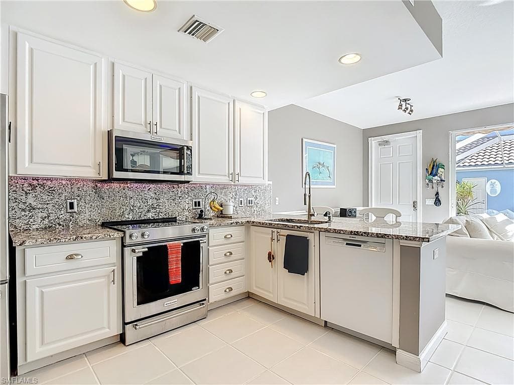 6186 Towncenter CIR-10
